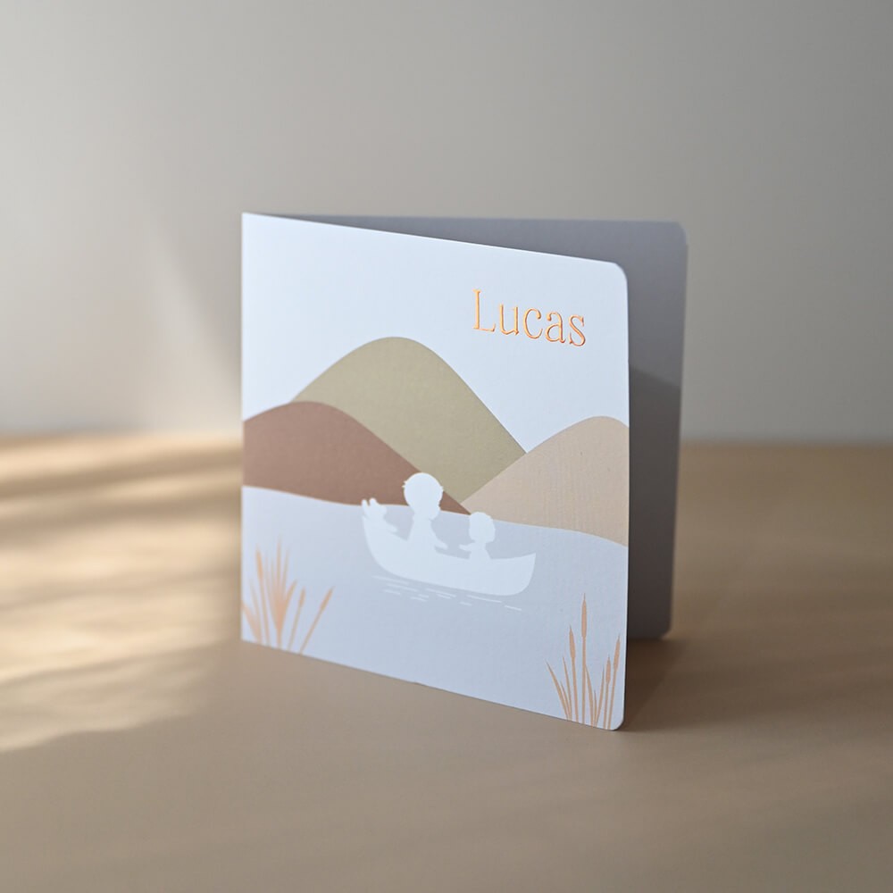 Jongens geboortekaartje met grote broer op avontuur in een kano met aardetinten - Lucas