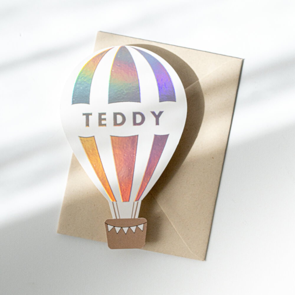 Geboortekaartje luchtballon vorm en regenboog folie - Teddy